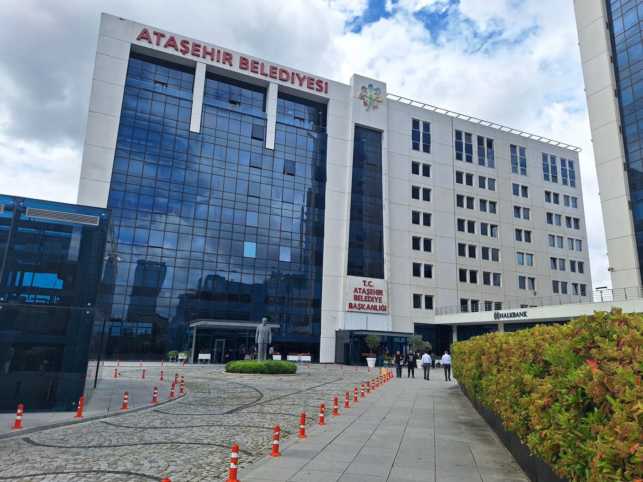 Ataşehir Belediyesi’ne operasyon